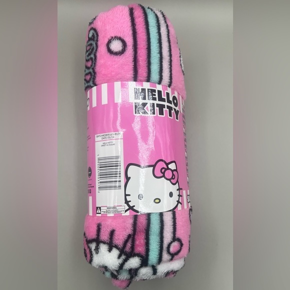 HELLO KITTY Sanrio 2pc Travel CLOUD Pillow & matching Silk Touch Fleece Blanket - Picture 4 of 8